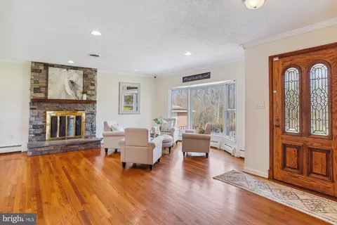 Living - 6044 Linganore Rd, Frederick, MD 21701 photo 2 of 2