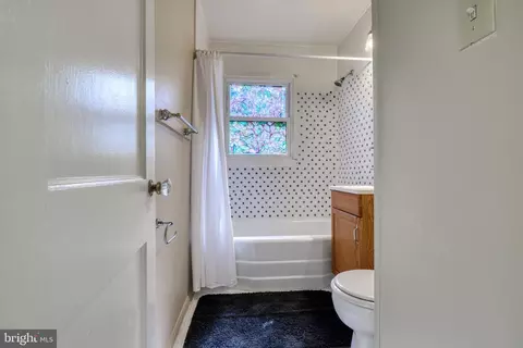 Bath - 421 Lee Pl, Frederick, MD 21702 photo 1 of 2