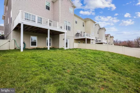 Exterior - 5111 Continental Dr, Frederick, MD 21703 photo 3 of 4