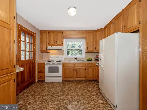 Kitchen - 1131 Young Pl, Frederick, MD 21702 photo 2 of 6