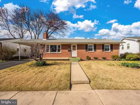 Exterior - 1131 Young Pl, Frederick, MD 21702 photo 2 of 16