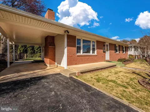 Exterior - 1131 Young Pl, Frederick, MD 21702 photo 15 of 16