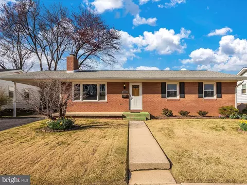 Exterior - 1131 Young Pl, Frederick, MD 21702 photo 4 of 16