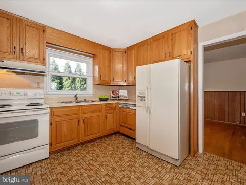 Kitchen - 1131 Young Pl, Frederick, MD 21702 photo 3 of 6