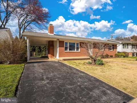 Exterior - 1131 Young Pl, Frederick, MD 21702 photo 3 of 16