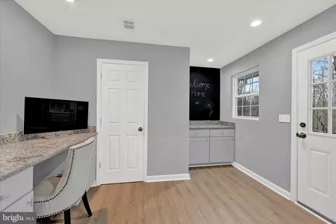 Entry Way - 4910 Reels Mill Rd, Frederick, MD 21704 photo 5 of 13
