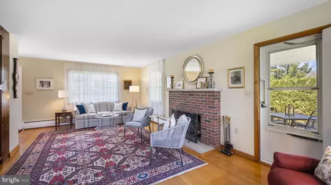 Living - 7819 Spout Spring Rd, Frederick, MD 21702 photo 5 of 6
