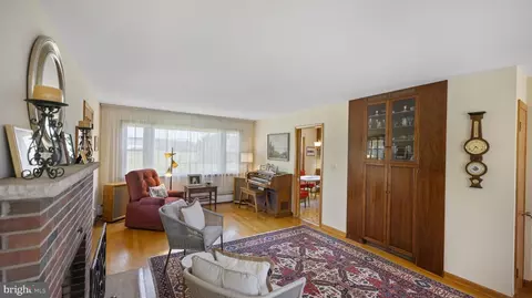 Living - 7819 Spout Spring Rd, Frederick, MD 21702 photo 2 of 6