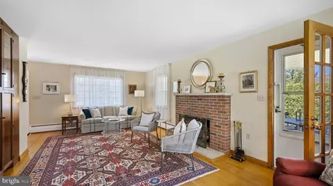 Living - 7819 Spout Spring Rd, Frederick, MD 21702 photo 4 of 6