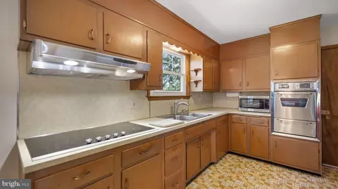 Kitchen - 7819 Spout Spring Rd, Frederick, MD 21702 photo 3 of 5