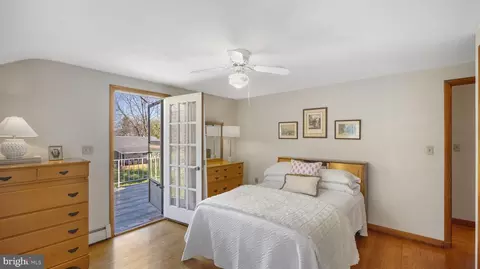 Bedroom - 7819 Spout Spring Rd, Frederick, MD 21702 photo 4 of 7