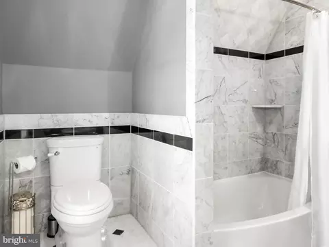 Bath - 312 E Main St, Middletown, MD 21769 photo 15 of 20