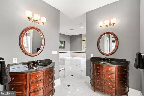 Bath - 312 E Main St, Middletown, MD 21769 photo 1 of 20