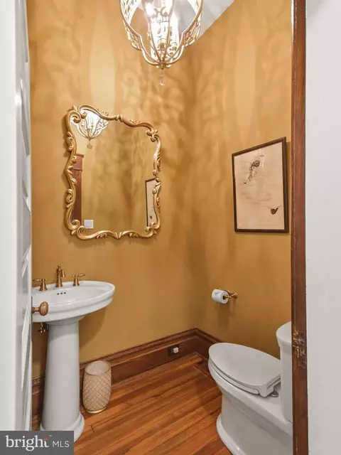 Bath - 312 E Main St, Middletown, MD 21769 photo 7 of 20