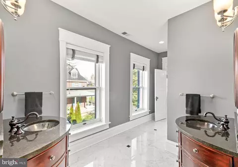 Bath - 312 E Main St, Middletown, MD 21769 photo 8 of 20