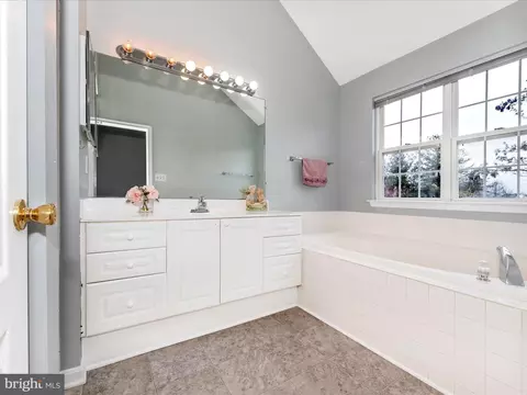 Bath - 920 Mosby Dr, Frederick, MD 21701 photo 2 of 4