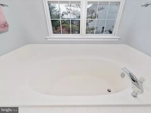 Bath - 920 Mosby Dr, Frederick, MD 21701 photo 3 of 4