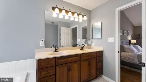 Bath - 1940 Timber Grove Rd, Frederick, MD 21702 photo 3 of 6