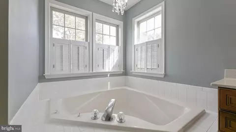 Bath - 1940 Timber Grove Rd, Frederick, MD 21702 photo 4 of 6