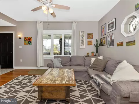 Living - 917 E C St, Brunswick, MD 21716 photo 5 of 5