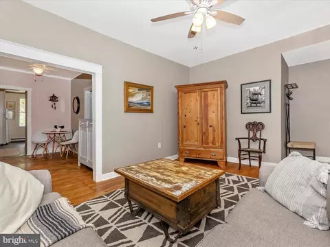 Bedroom - 917 E C St, Brunswick, MD 21716 photo 2 of 12