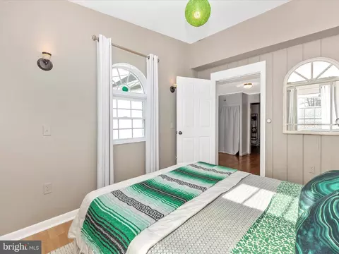 Bedroom - 917 E C St, Brunswick, MD 21716 photo 7 of 12