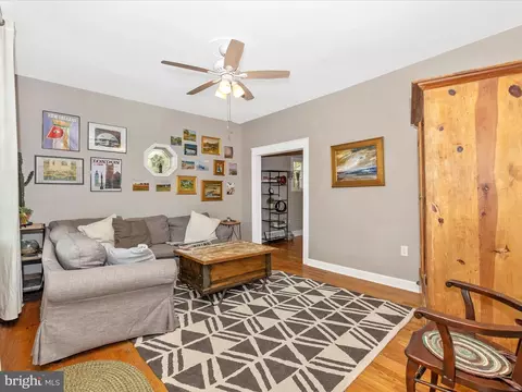 Living - 917 E C St, Brunswick, MD 21716 photo 4 of 5