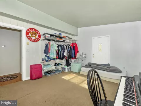Bedroom - 917 E C St, Brunswick, MD 21716 photo 10 of 12