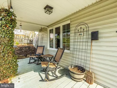 Exterior - 917 E C St, Brunswick, MD 21716 photo 9 of 14