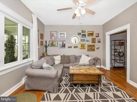 Living - 917 E C St, Brunswick, MD 21716 photo 3 of 5