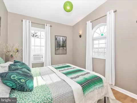 Bedroom - 917 E C St, Brunswick, MD 21716 photo 5 of 12