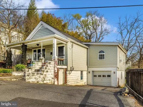 Exterior - 917 E C St, Brunswick, MD 21716 photo 3 of 14