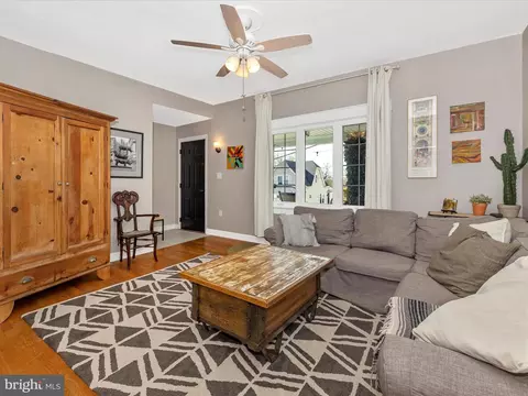 Living - 917 E C St, Brunswick, MD 21716 photo 1 of 5