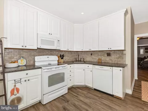 Kitchen - 917 E C St, Brunswick, MD 21716 photo 4 of 5