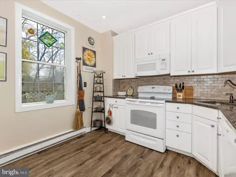 Kitchen - 917 E C St, Brunswick, MD 21716 photo 2 of 5