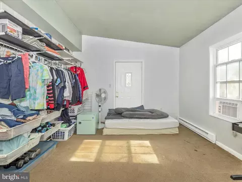 Bedroom - 917 E C St, Brunswick, MD 21716 photo 9 of 12