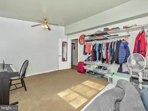 Bedroom - 917 E C St, Brunswick, MD 21716 photo 11 of 12