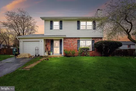 1404 Rollinghouse Dr, Frederick, MD 21703