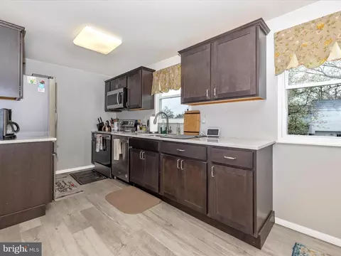Kitchen - 1749 Heather Ln, Frederick, MD 21702 photo 2 of 6