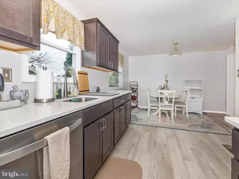 Kitchen - 1749 Heather Ln, Frederick, MD 21702 photo 5 of 6