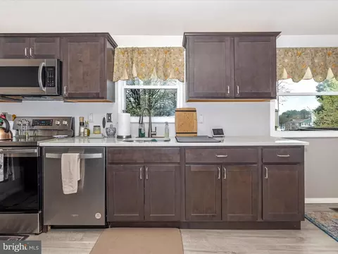 Kitchen - 1749 Heather Ln, Frederick, MD 21702 photo 4 of 6