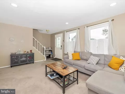Living - 1749 Heather Ln, Frederick, MD 21702 photo 3 of 4