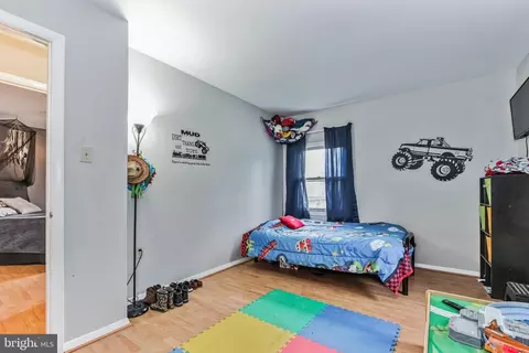 Bedroom - 102 Locust St, Frederick, MD 21703 photo 3 of 4