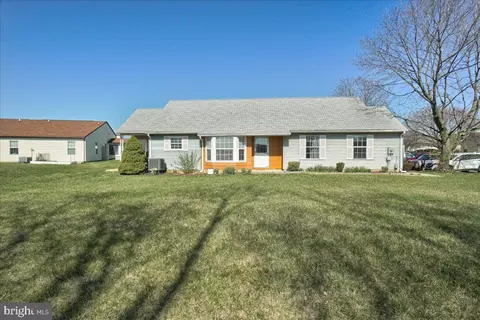 6907 Chokeberry Ct, Frederick, MD 21703