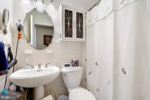 Bath - 905 Young Pl, Frederick, MD 21702 photo 1 of 1