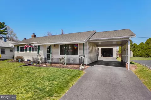 Exterior - 905 Young Pl, Frederick, MD 21702 photo 2 of 5
