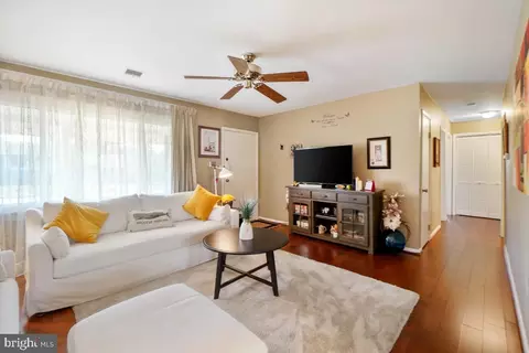 Living - 905 Young Pl, Frederick, MD 21702 photo 2 of 3