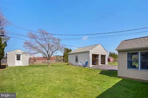 Exterior - 905 Young Pl, Frederick, MD 21702 photo 4 of 5