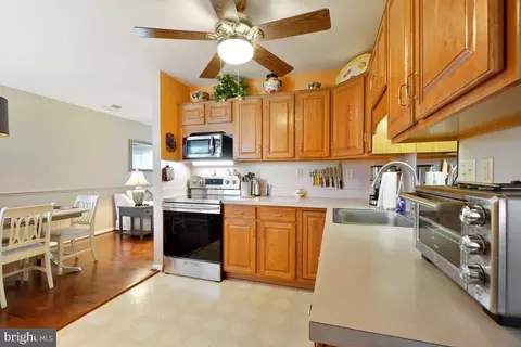 Kitchen - 905 Young Pl, Frederick, MD 21702 photo 5 of 6