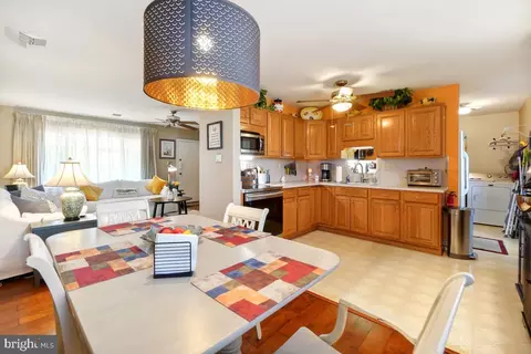 Kitchen - 905 Young Pl, Frederick, MD 21702 photo 4 of 6